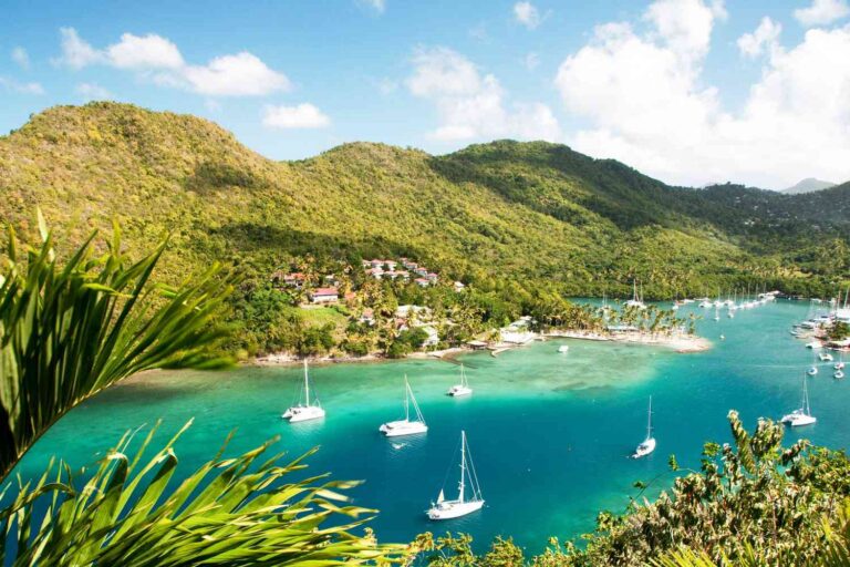 Common Island Hotel Mistakes: A Strategic Analysis for Deep-Ocean Stays